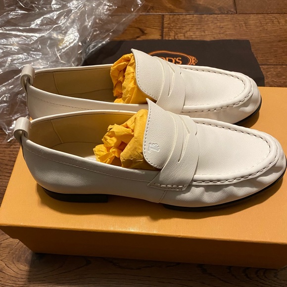 Tod's Shoes - Tod's Leather Penny Loafers size 6